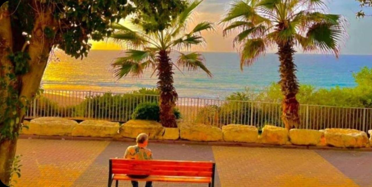 612 Apartment On The Beach Bat Yam Exterior foto