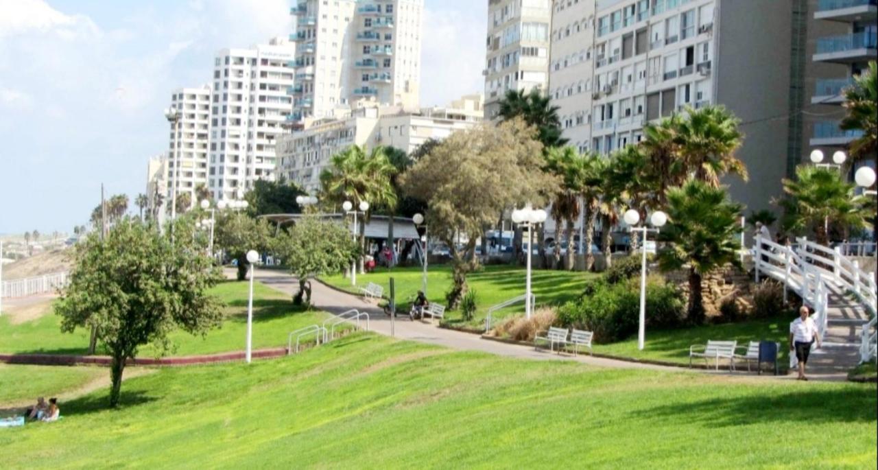 612 Apartment On The Beach Bat Yam Exterior foto