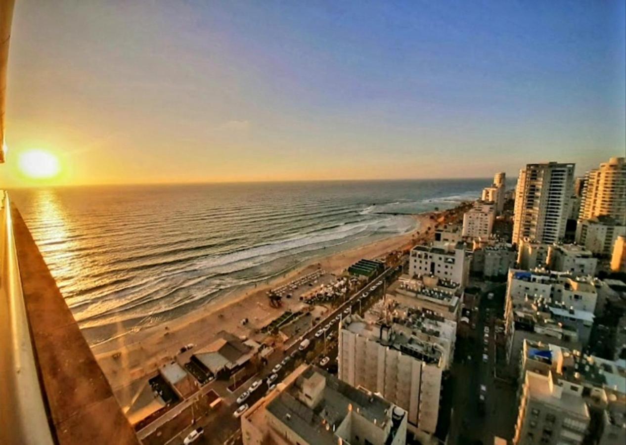 612 Apartment On The Beach Bat Yam Exterior foto